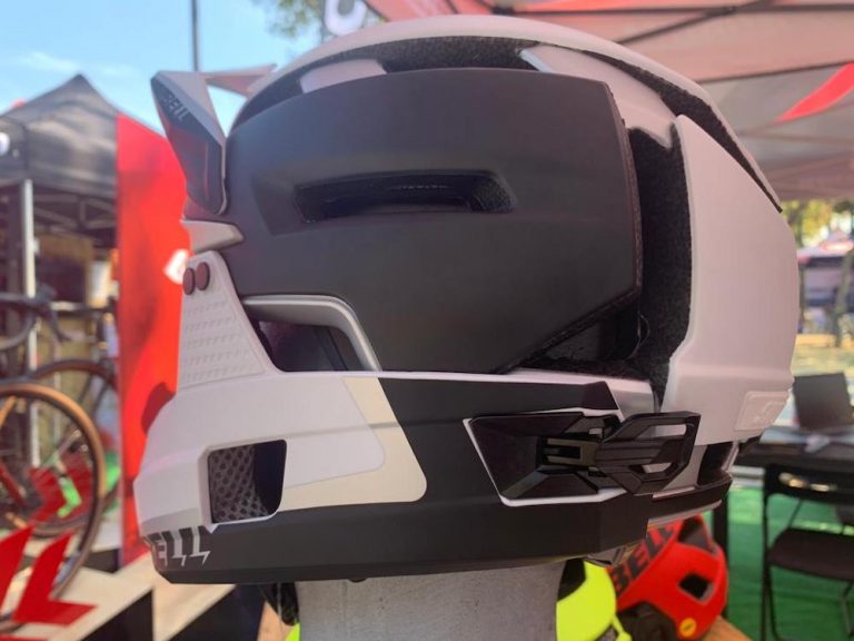 ITALIAN BIKE FESTIVAL 2021 / Un casco top di gamma due in uno da Bell (VIDEO)