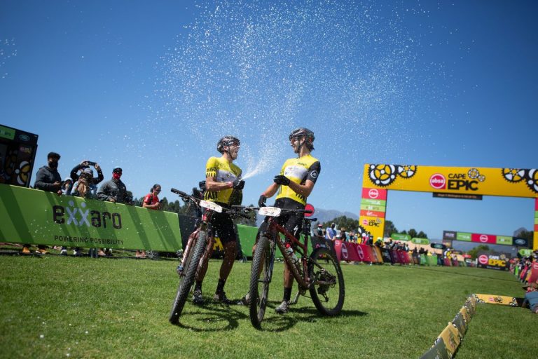 Sarrou e Beers vincono la Cape Epic 2021: tra le donne Frei e Stigger imbattibili