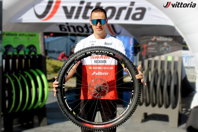 Julien_Absalon_with_Syerra_Tyre_02_3