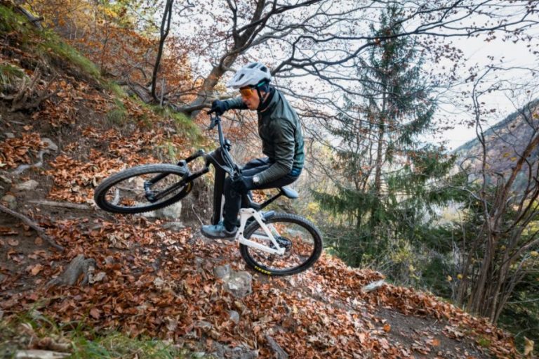 Nino Schurter Trail E-Xplorer: sui sentieri della leggenda di SCOTT, a Coira (VIDEO)