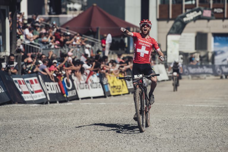Coppa del Mondo Leogang, maledizione finita! Fluckiger batte Schurter, ecco la classifica