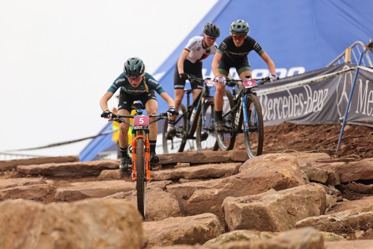 Coppa del Mondo Snowshoe 2022: Alessandra Keller conquista la prima vittoria nel Cross Country. Terpstra è la nuova leader della generale