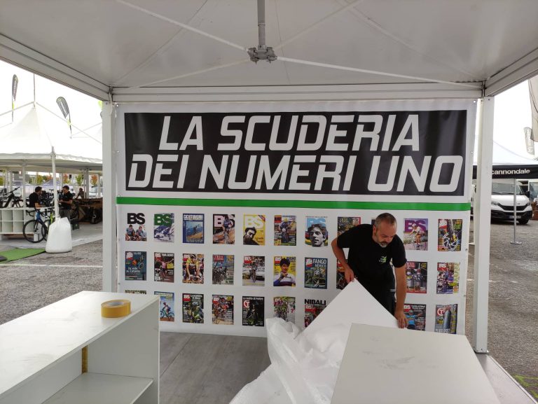 Italian Bike Festival 2022 / Qui Misano Adriatico: MTB Magazine con lo stand della Scuderia dei Numeri Uno inizia a colorarsi e vi aspetta in fiera!