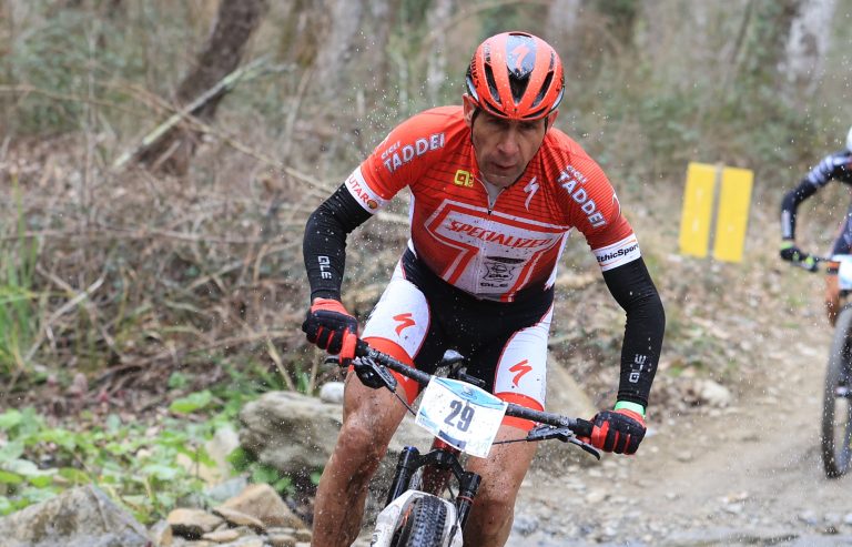 Francesco Casagrande si ritira dopo il malore alla Rampiconero: «Speravo in una conclusione diversa. Continuerò a pedalare»