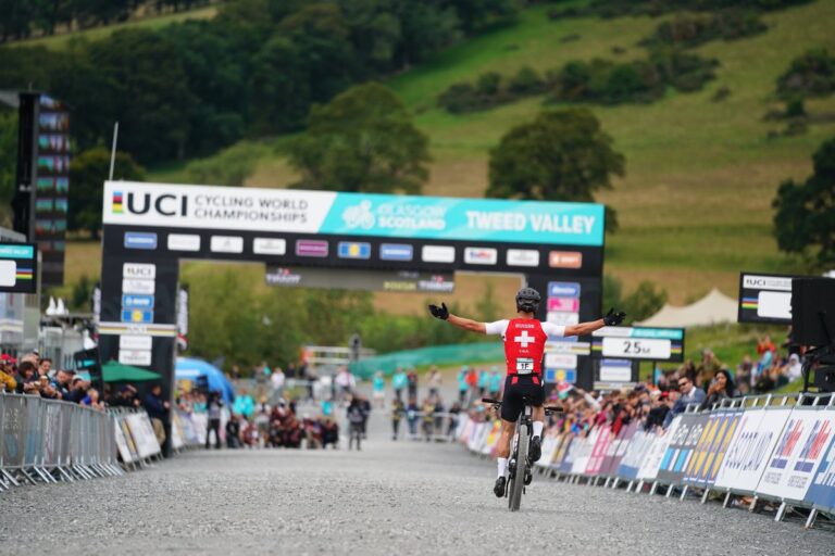 MONDIALI 2023 / Team Relay: oro alla Svizzera di Schurter, azzurri al quinto posto