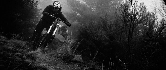 bg_img_bike_rider