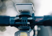 MagicShine EVO 1300. LED, posizionabile sotto il computerino e con telecomando wireless