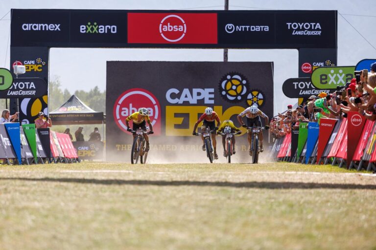 Cape Epic, Sampa e Chiaro: «Vento e caldo: sembrava un phon. E domani la tappa più dura» (VIDEO)
