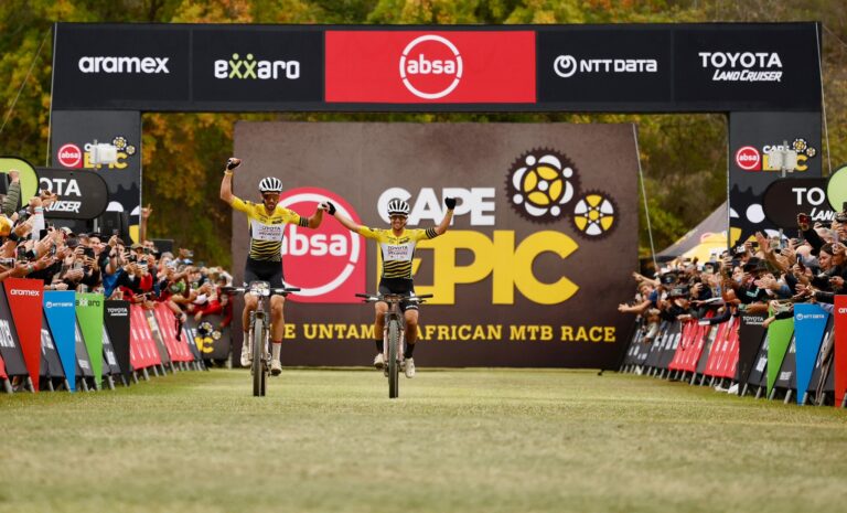 Cape Epic, gran finale: tappa a Schneller e Huber. Titolo a Beers e Grotts