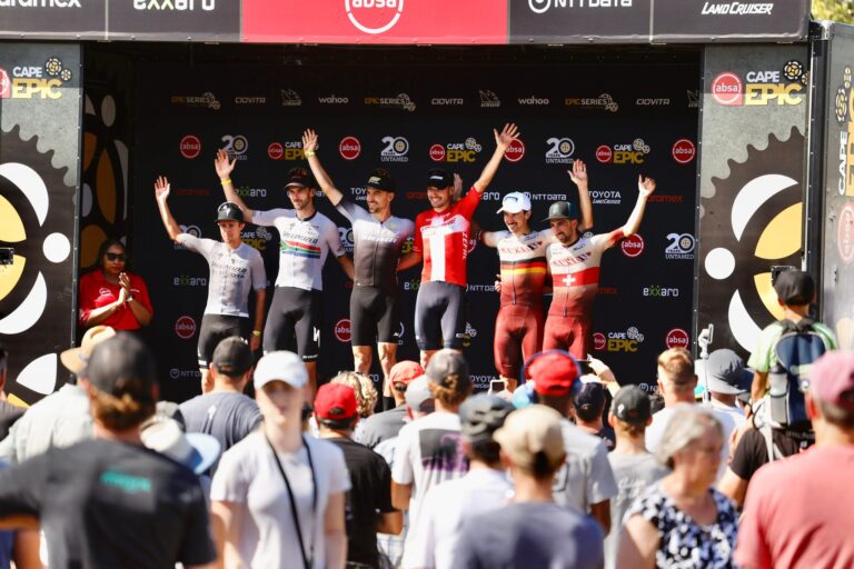 Cape Epic #5, vincono Schurter con Fini e Terpstra con Koller. Indietro Rabensteiner con Porro