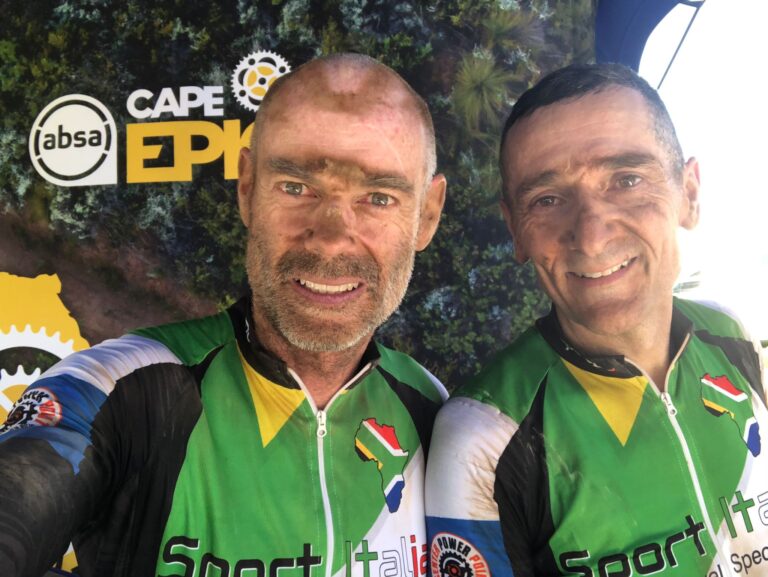Cape Epic, i nostri gemelli del pedale: «Il caldo incide, fino a 43°C. Ma è una corsa bellissima» (AUDIO)
