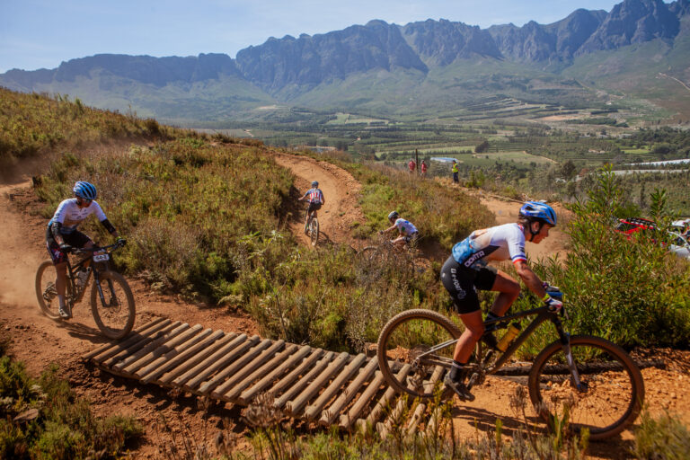 Cape Epic, il prologo di Fasolis: «Ritmi folli, trail bellissimi. Che soddisfazione»