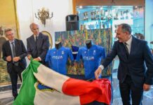 Svelata a Napoli la maglia azzurra per l’Olimpiade di Parigi