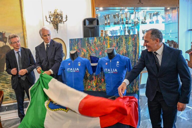 Svelata a Napoli la maglia azzurra per l’Olimpiade di Parigi