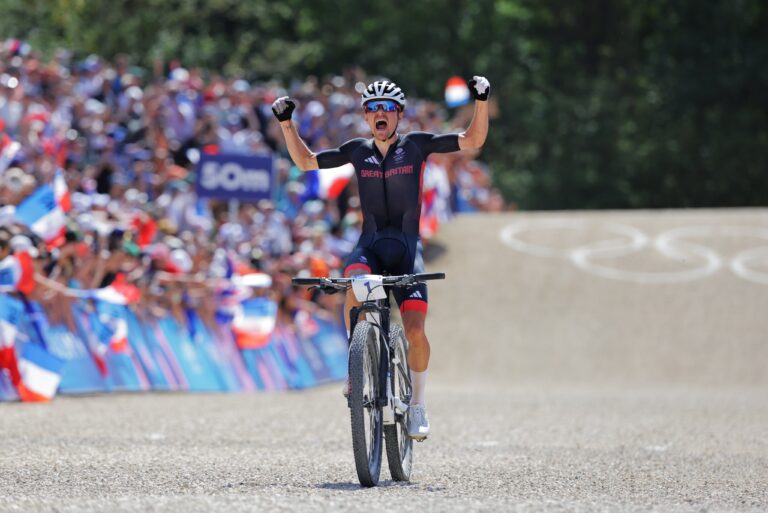 Olimpiadi, dentro l’oro di Pidcock: freddezza e tecnica. Ma l’errore di Koretzky?