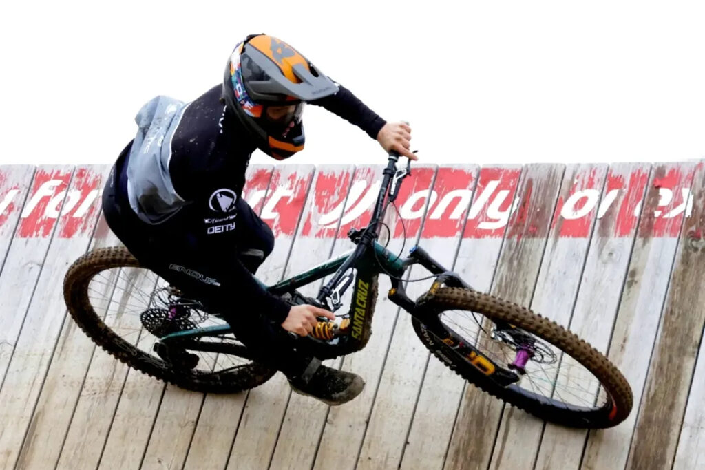 AB Santa Cruz Vittoria Gravity Team