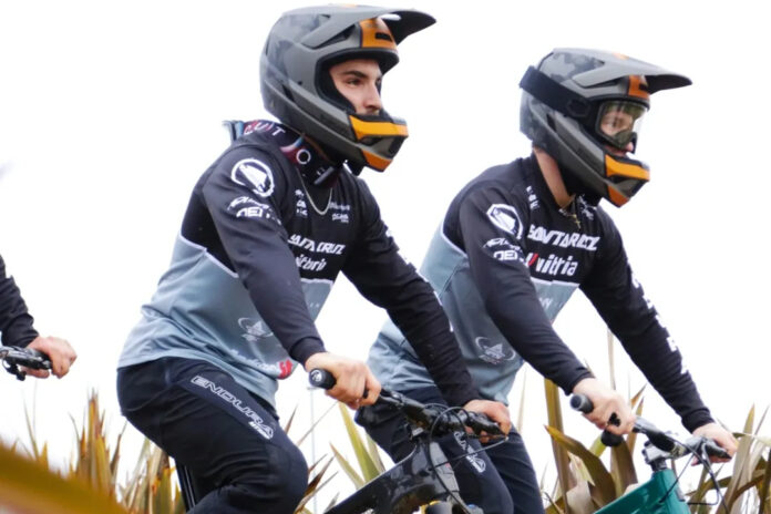 Snapinst.app_475641670_17989295270772084_689633840760988304_n_1080 AB Santa Cruz Vittoria Gravity Team