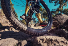 Il paradosso del grip: perché le gomme semi-slick a volte tengono più dei “trattori” gomme