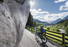 Pedalare nella storia a Bormio: cinque itinerari in e-bike tra borghi, arte e memoria Bormio